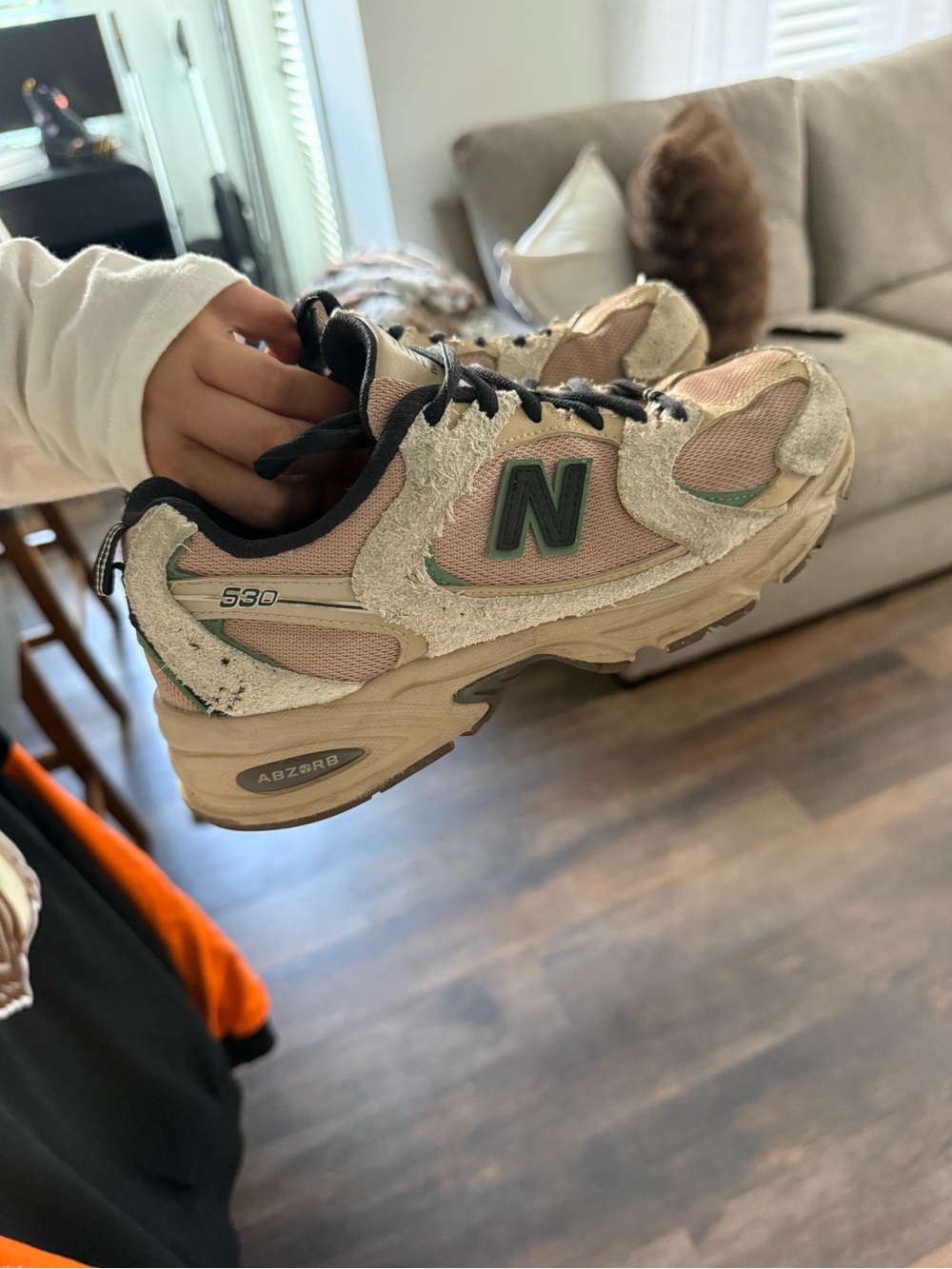 New Balance beige and pink 530 runner with green accents - Picture 3 of 6